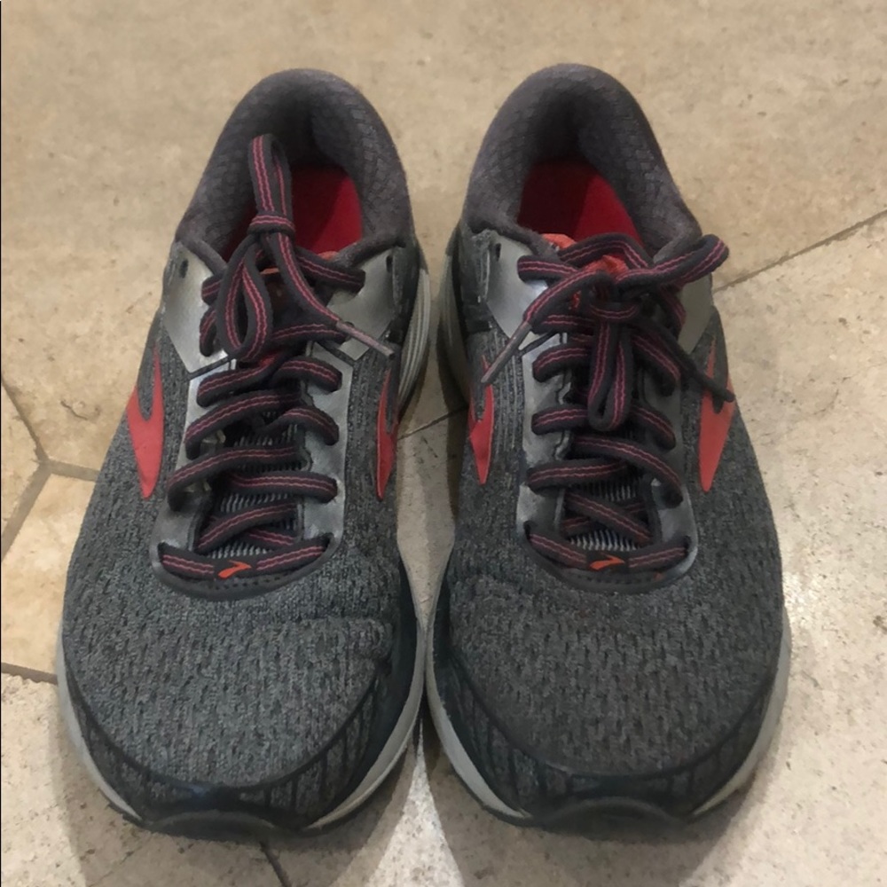 Brooks GTS18